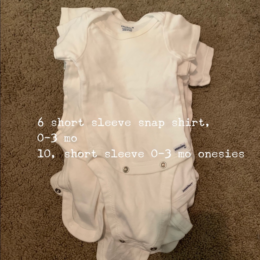 Short sleeve onesie 0-3 month (19 onesies)